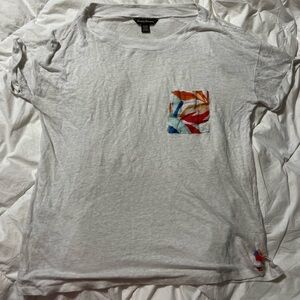 🌸👚White Tommy Bahama soft flowy shirt with pocket